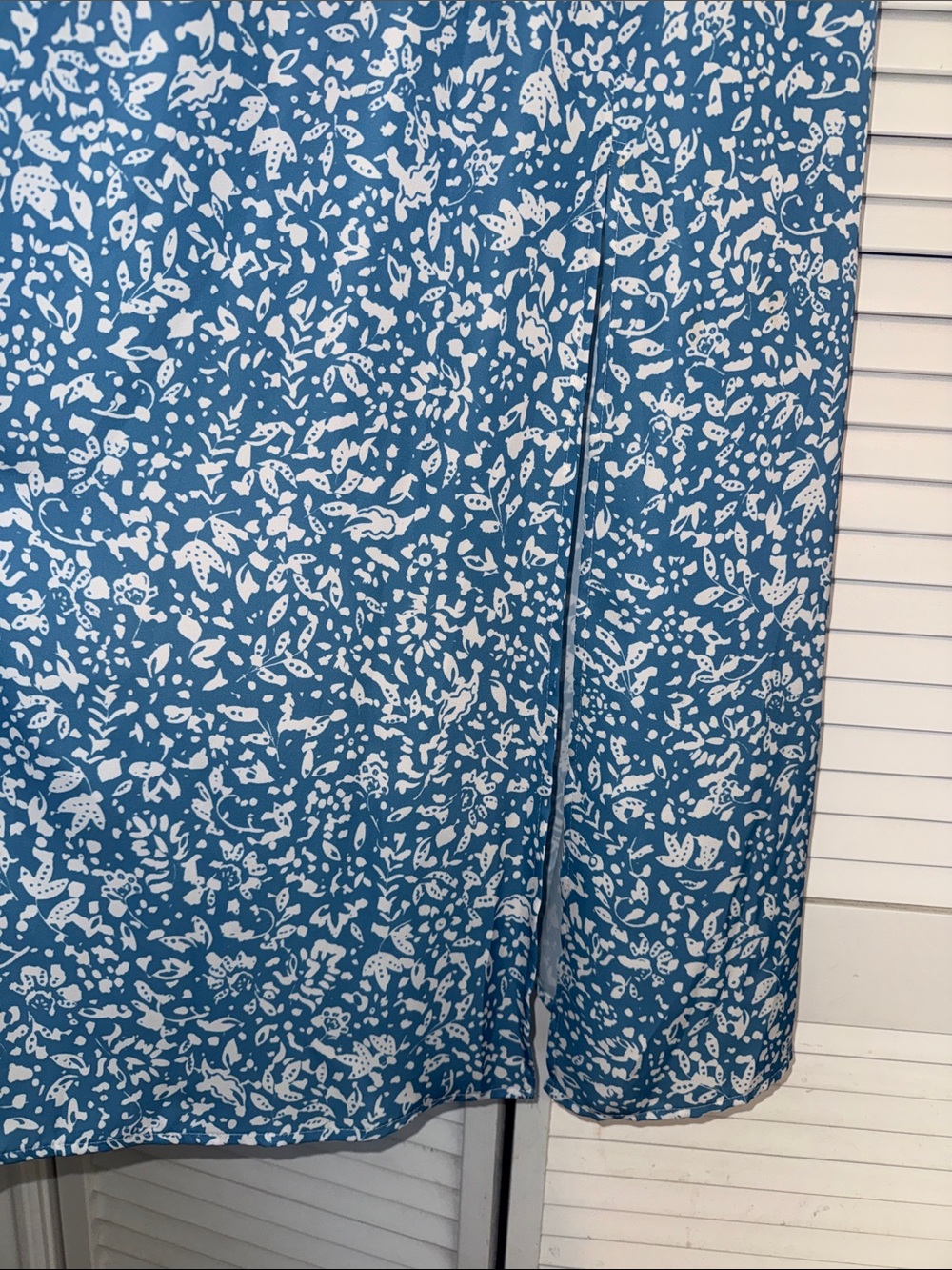 RESA 💙🤍💙 Blue & White Floral Ashley Midi Smocked Dress - XS - Picture 4 of 6
